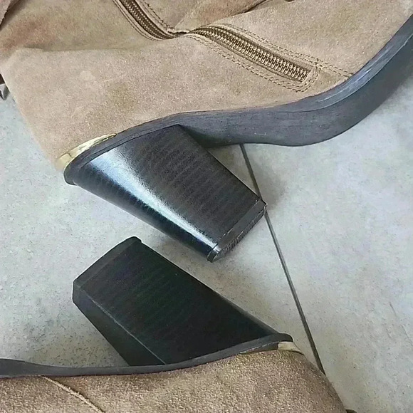 Genuine suede ankle booties with fringes - Picture 6 of 15